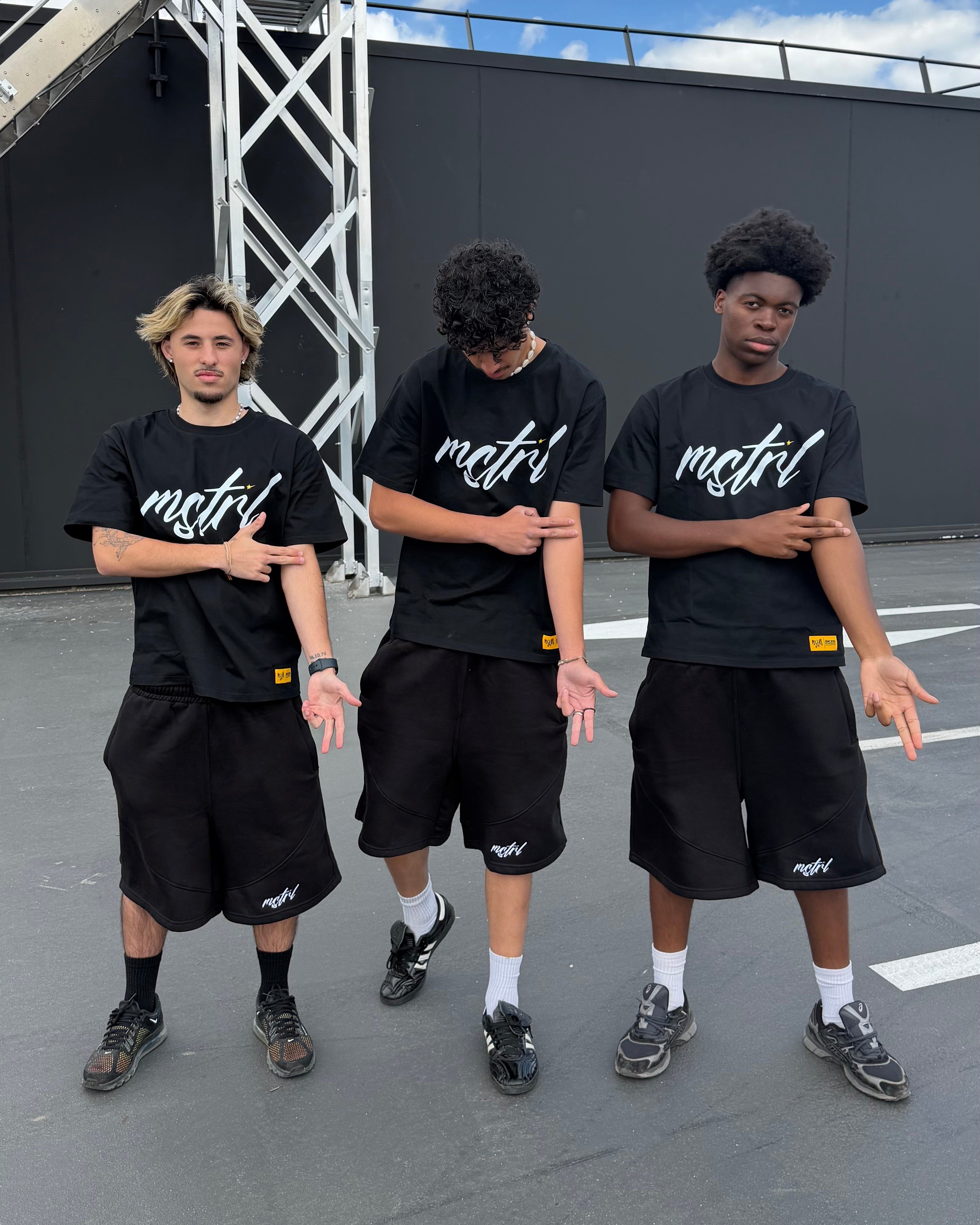 BLACK SIGNATURE TEE