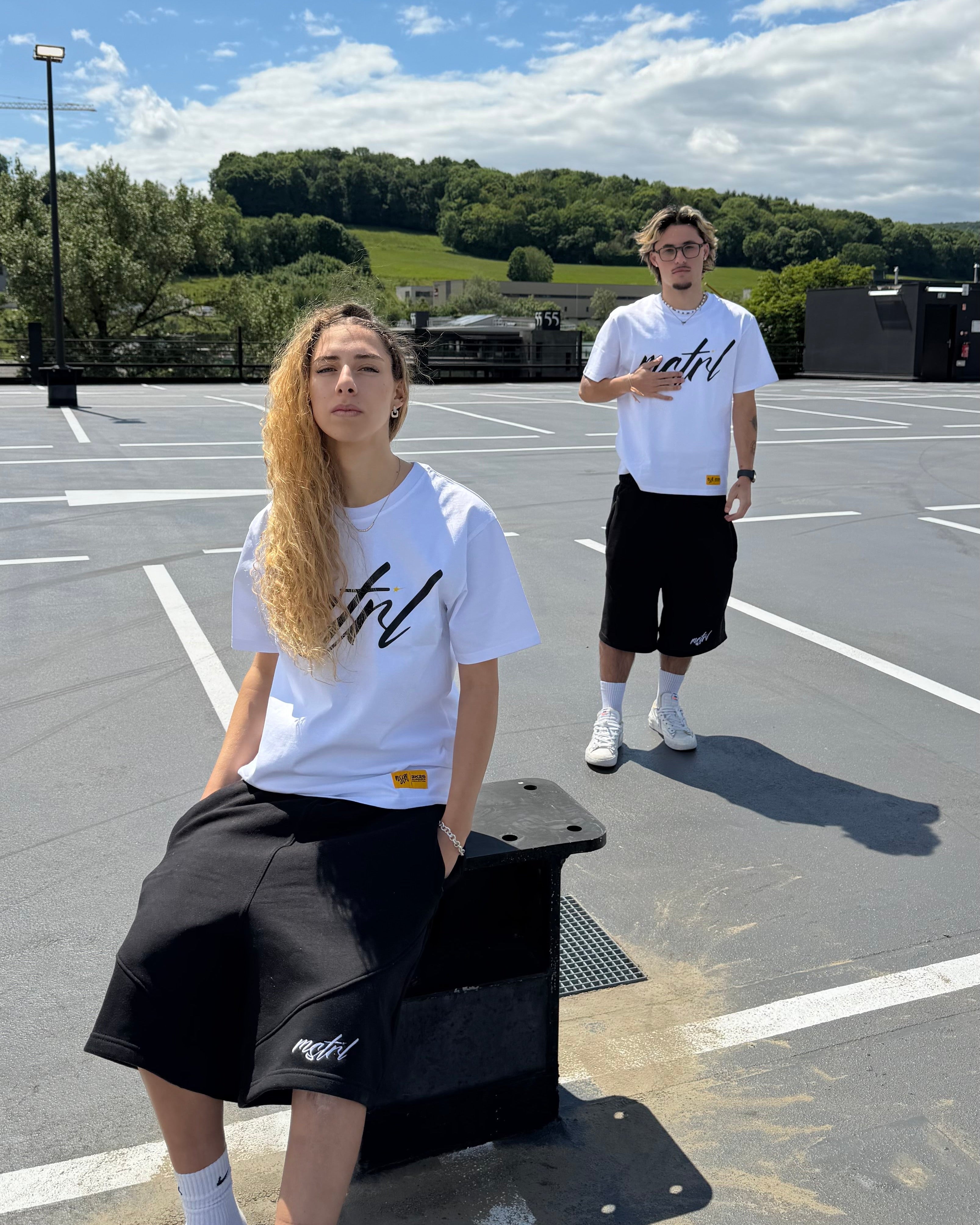 WHITE SIGNATURE TEE