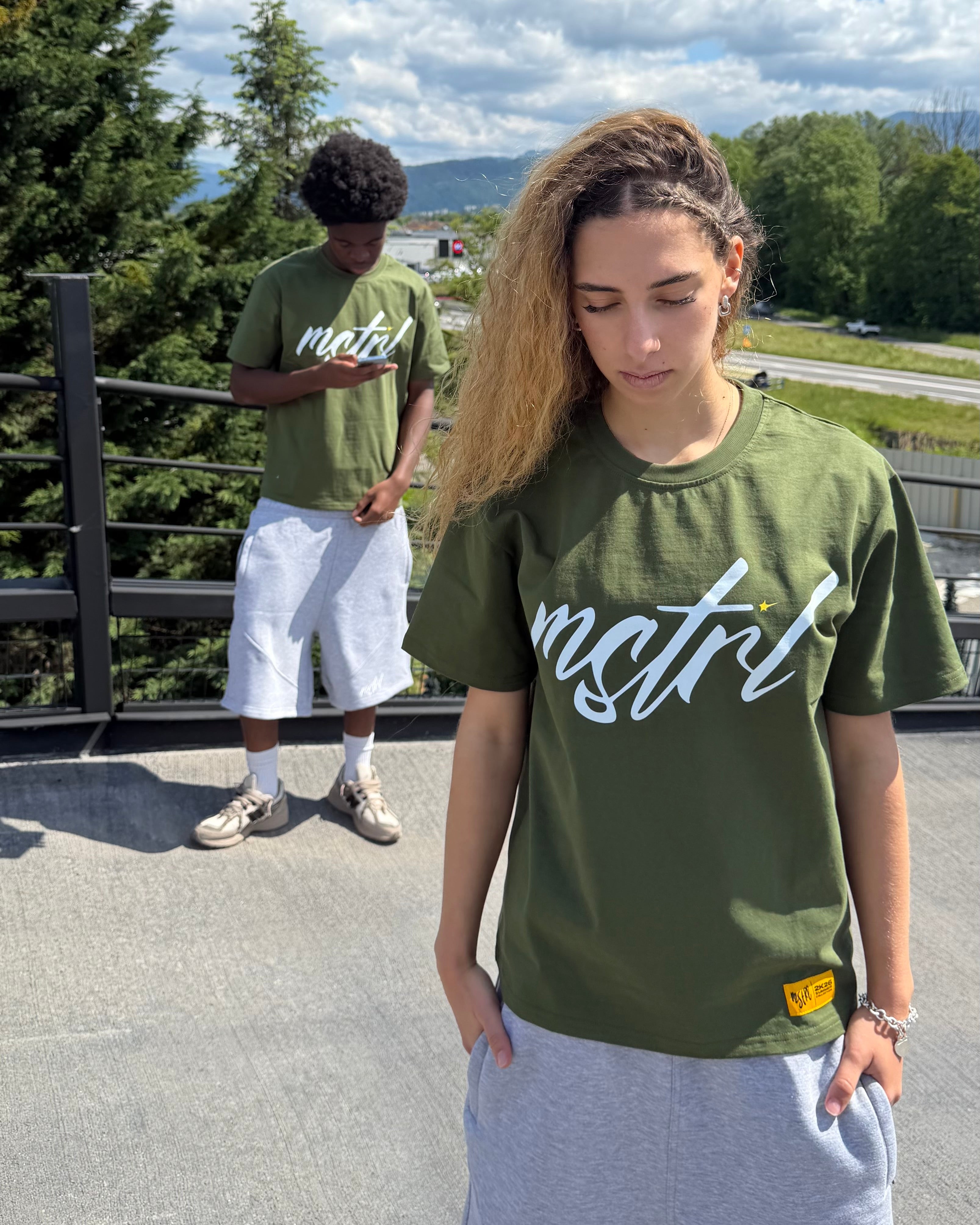 KAKI SIGNATURE TEE