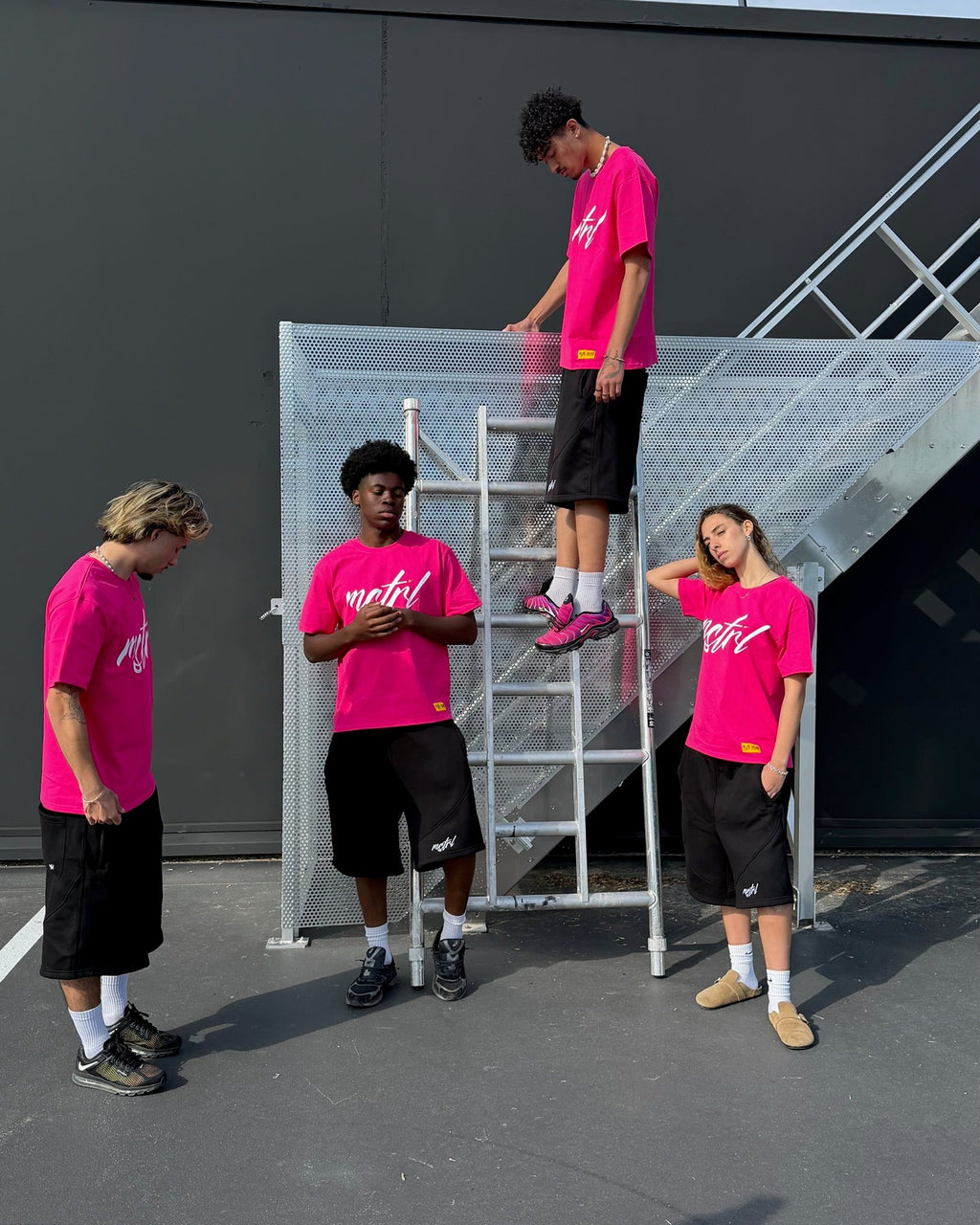 PINK SIGNATURE TEE