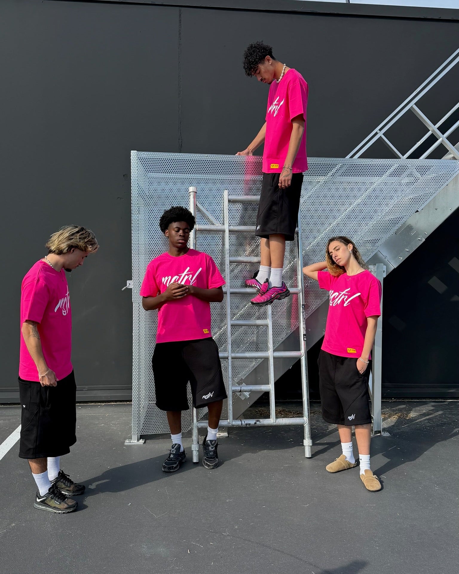PINK SIGNATURE TEE