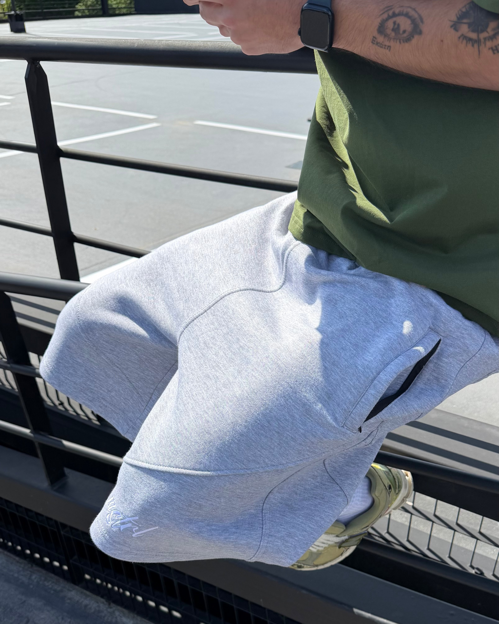 GREY BAGGY SHORT